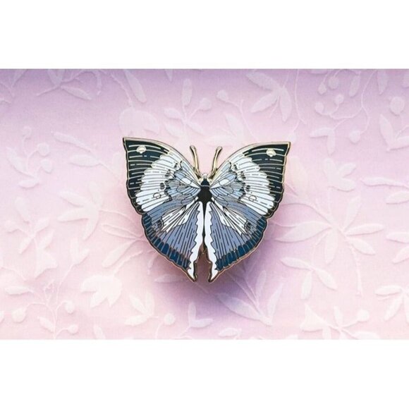 Blue Oakleaf Butterfly Enamel Pin - Gold Plated Nature Jewelry - Garden Brooch - Picture 8 of 8